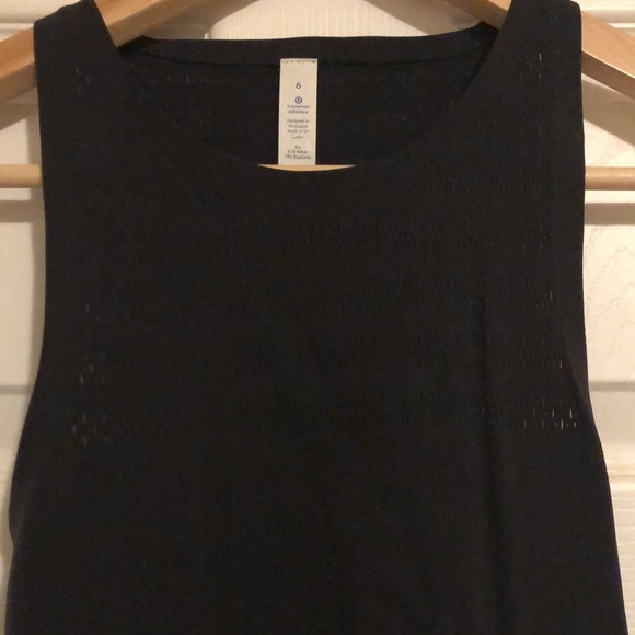 Lululemon black tank top size 6 NWT - Picture 2 of 7